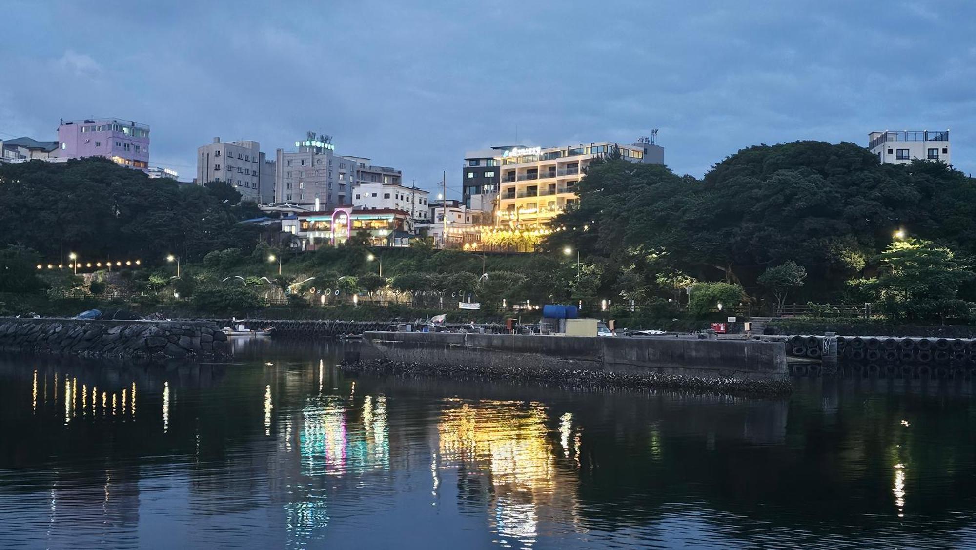 Cheonjiyeon Crystal Hotel Seogwipo Zewnętrze zdjęcie